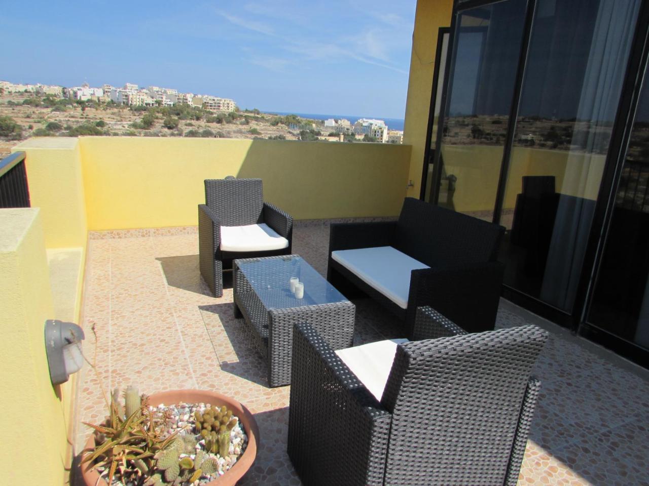 Panoramic Penthouse In Marsascala Which Enjoys Sea And Country Views Lägenhet Marsaskala Exteriör bild