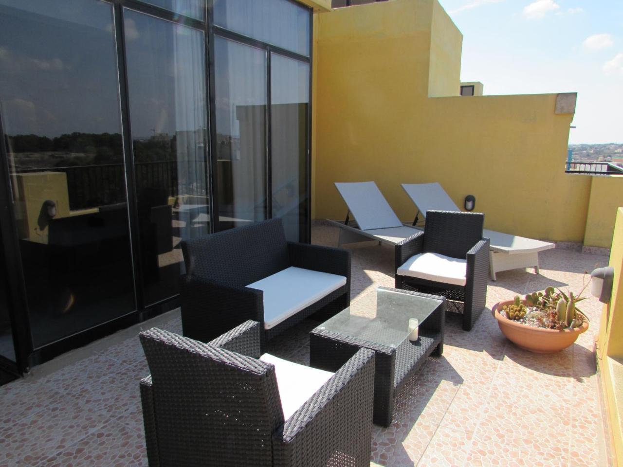 Panoramic Penthouse In Marsascala Which Enjoys Sea And Country Views Lägenhet Marsaskala Exteriör bild