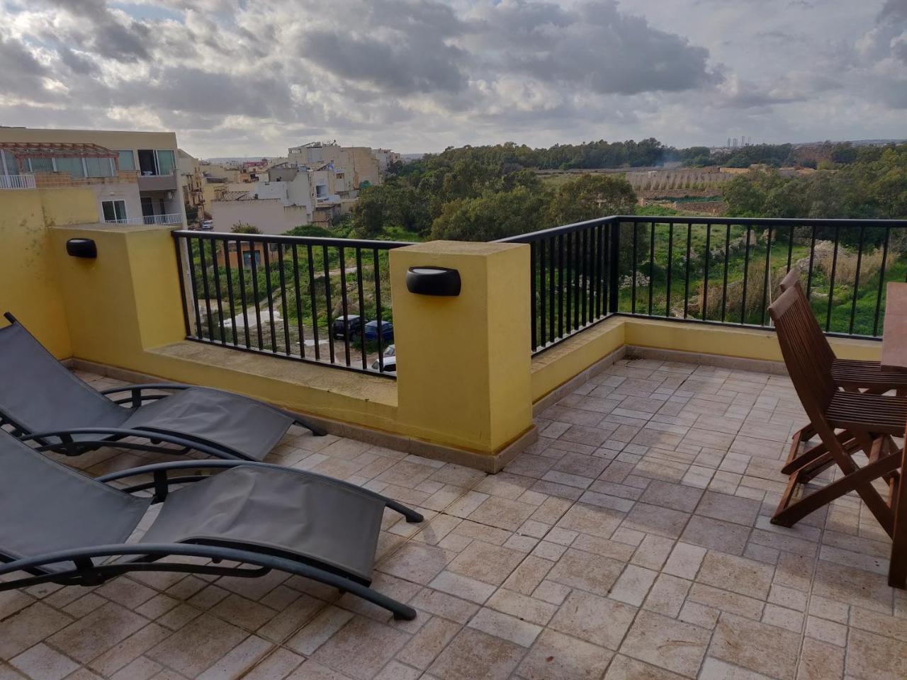 Panoramic Penthouse In Marsascala Which Enjoys Sea And Country Views Lägenhet Marsaskala Exteriör bild
