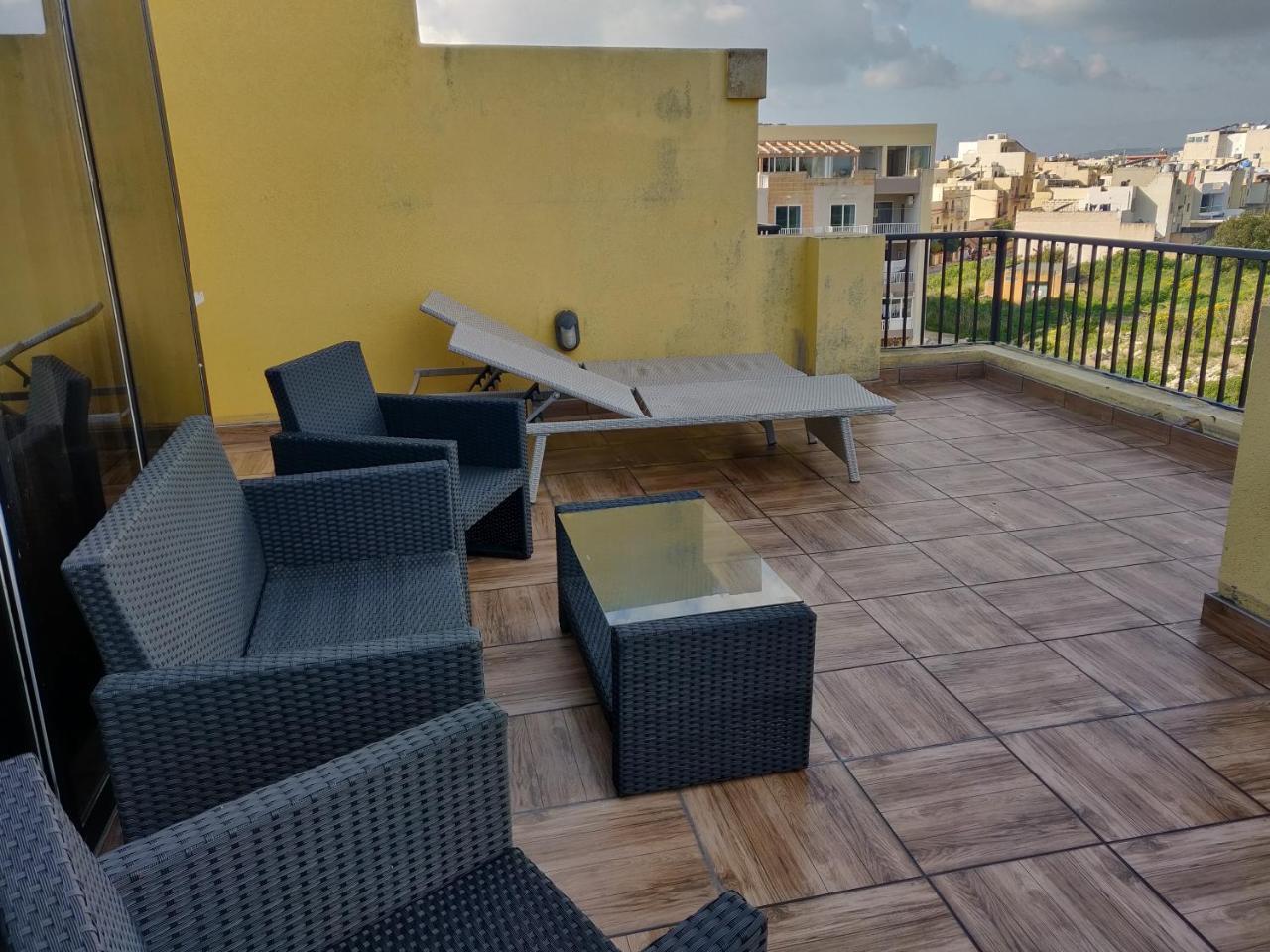 Panoramic Penthouse In Marsascala Which Enjoys Sea And Country Views Lägenhet Marsaskala Exteriör bild
